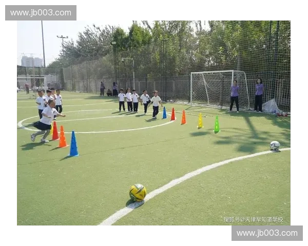 青少年校园足球联赛:促进青少年身心发展与团结协作的竞技平台 青少年校园足球联赛:促进青少年身心发展与团结协作的竞技平台